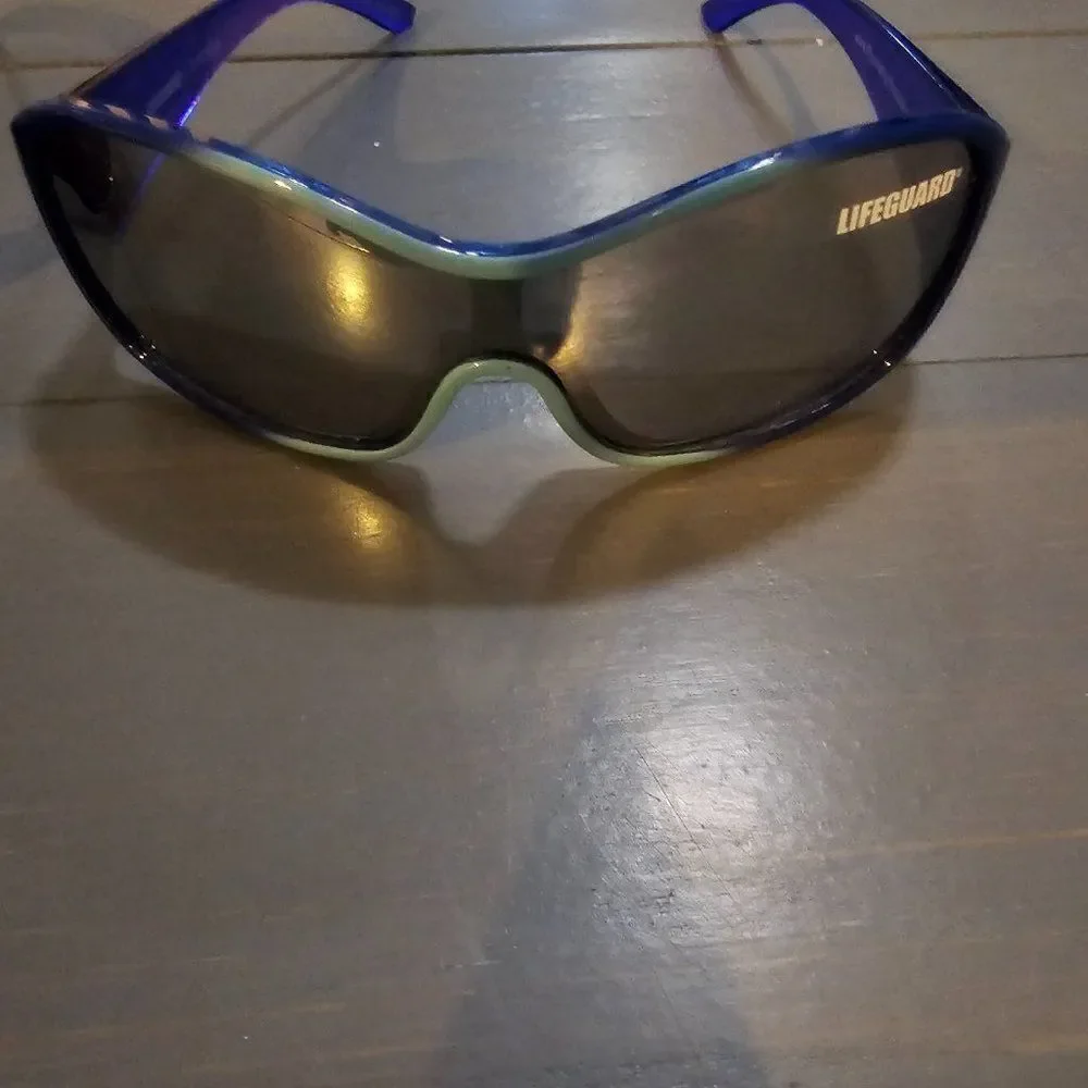 Unisex Active Wear Black & Blue Full Rim UV Protectant kids Sunglasses